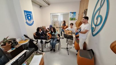 ŞANLIURFALI ÇOCUKLAR, YAZ TATİLİNİ BÜYÜKŞEHİR BELEDİYESİ GENÇLİK MERKEZİNDE DEĞERLENDİRİYOR