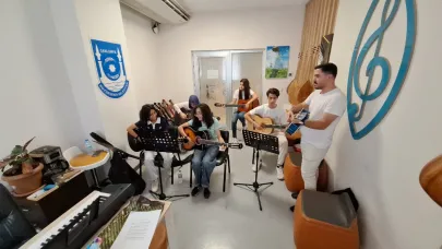 ŞANLIURFALI ÇOCUKLAR, YAZ TATİLİNİ BÜYÜKŞEHİR BELEDİYESİ GENÇLİK MERKEZİNDE DEĞERLENDİRİYOR