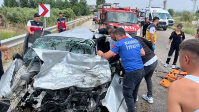 Otomobiller kafa kafaya çarpıştı: 1 ölü, 1 yaralı