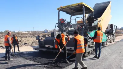 Siverek'te, yol ve altyapı çalışmaları sürüyor