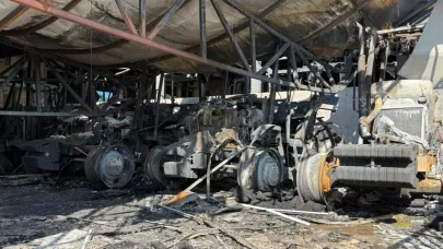 Alevler dükkanları sardı: 3 dükkan, 22 traktör yandı