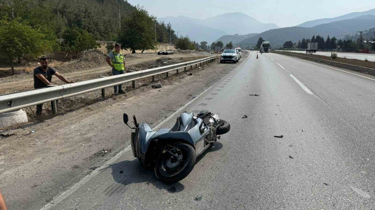 İki motosiklet çarpıştı: 2 yaralı