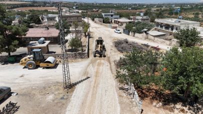 Karaköprü Belediyesi, kırsalda yol çalışmalarını yeniliyor