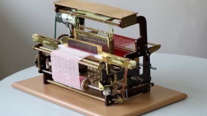 Küçük atölyesinde minyatür dokuma tezgahları yapıyor: Dünyadaki tek koleksiyonu oluşturdu