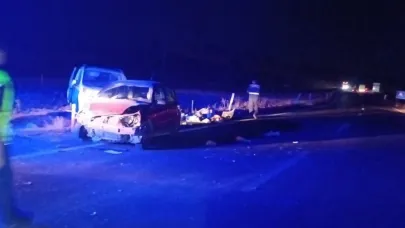 İki otomobil çarpıştı: 2 yaralı