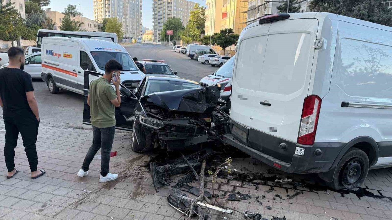 Otomobil ile minibüs çarpıştı: 1 yaralı