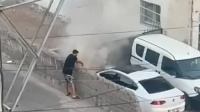 Park halindeki otomobil alev aldı