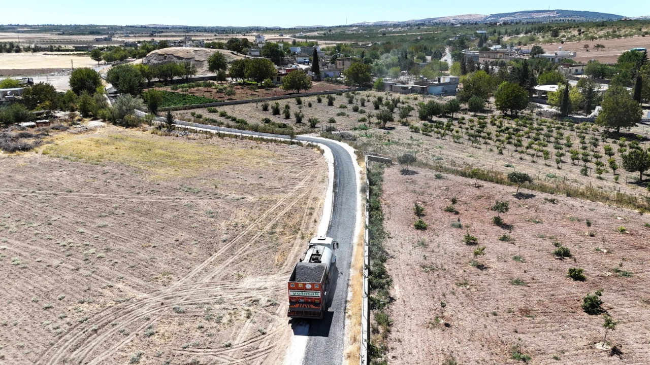 Karaköprü kırsalında konforlu ulaşım için yollar yenileniyor