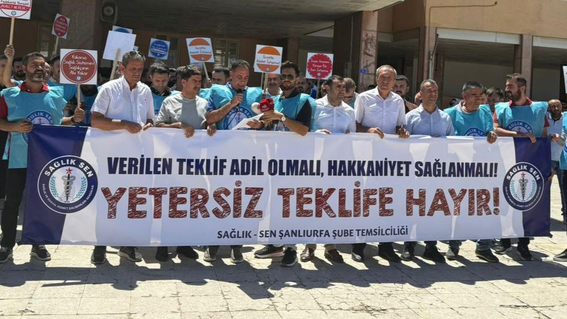 Sağlık çalışanları zam teklifine karşı ses yükseltti