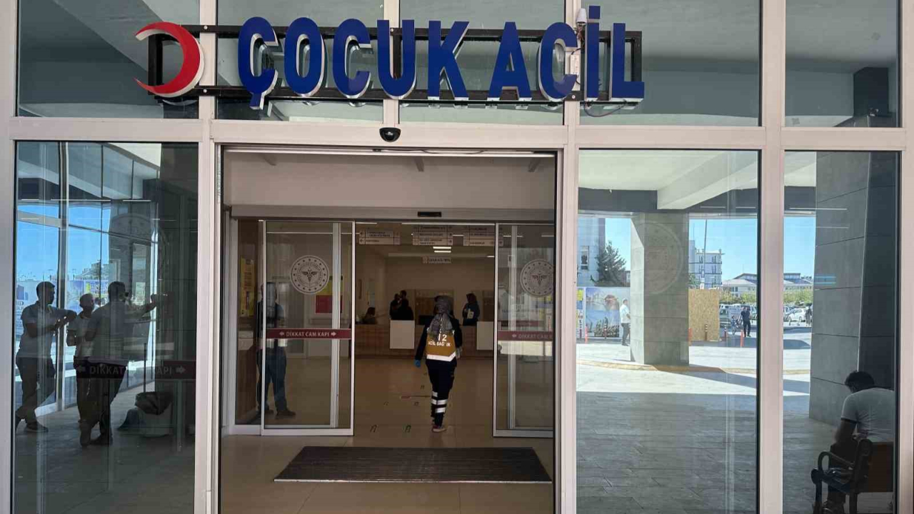 Adıyaman’da dehşet: Otomobilin bagajında mahsur kalan çocuk yaşam savaşı veriyor