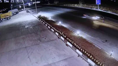 Yolun karşısına geçmek isteyen adama otomobil çarptı.