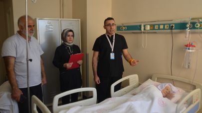 94 yaşındaki hasta, 15 dakikalık operasyonla sağlığına kavuşturuldu (VİDEO)