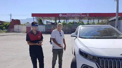 Elektrikli otomobilin bagajında mahsur kalan 5 kedi yavrusu kurtarıldı