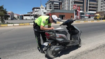 Otomobil motosiklete çarptı: 2 yaralı