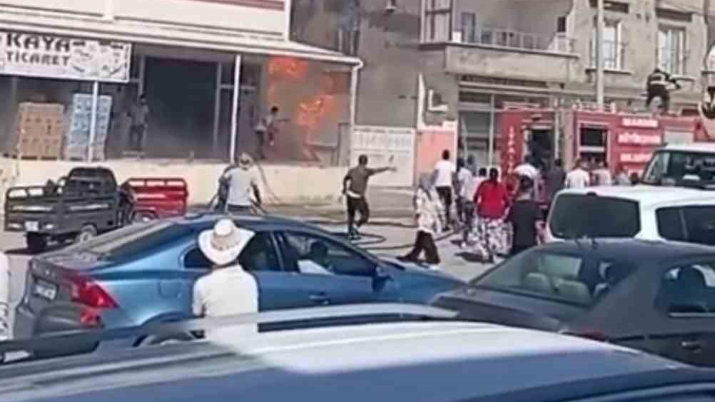 Paletlerden çıkan yangın paniğe neden oldu
