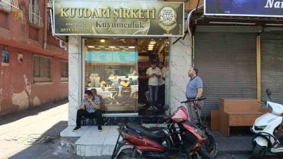 Kuyumcu soygunu: 2 kişiyi vurup 1 kilo altın çaldılar