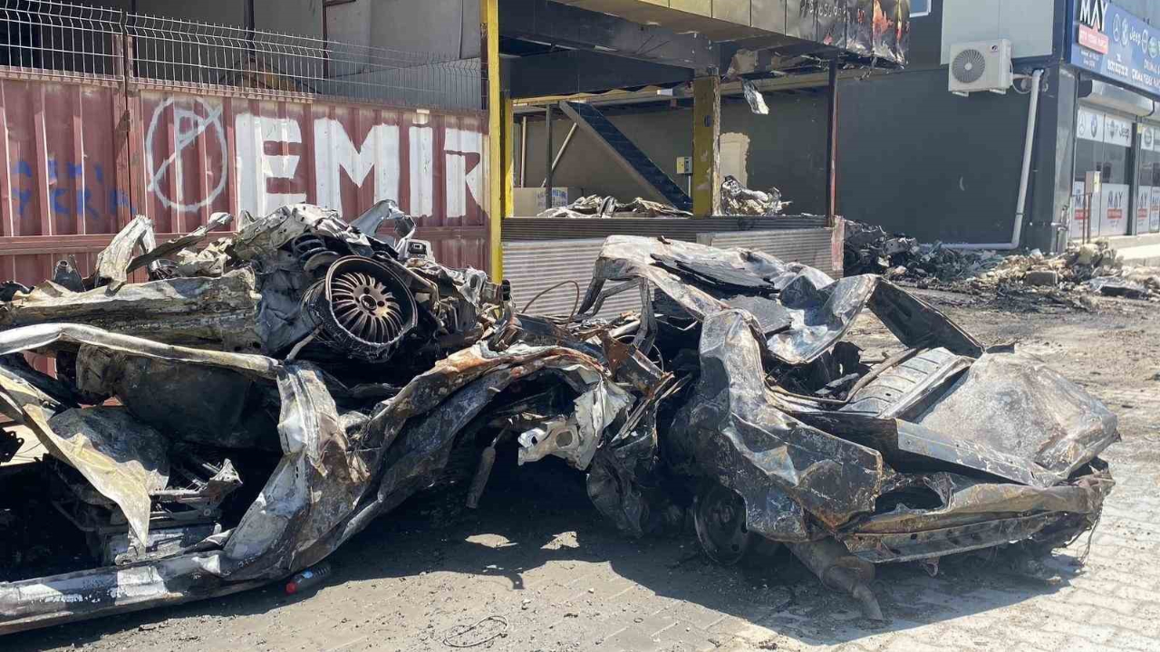 İşyeri ve hurda araçlar alevlere teslim oldu