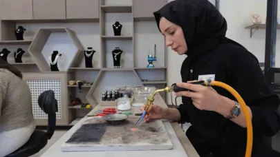 Çapa yapan eller artık gümüşe şekil veriyor
