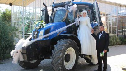 Traktör gelin arabası oldu, gelin direksiyona geçti