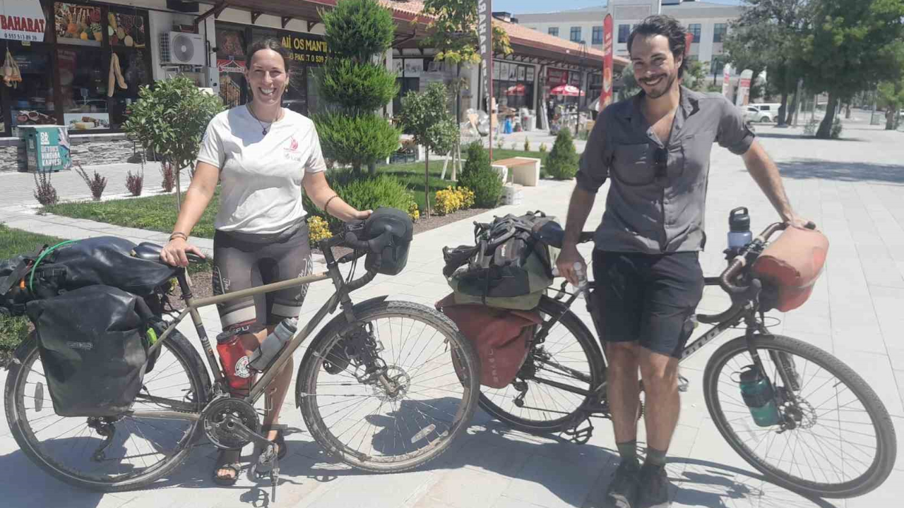 Bisikletleriyle Türkiye turu yapan Kanadalı ikili Karapınar’da
