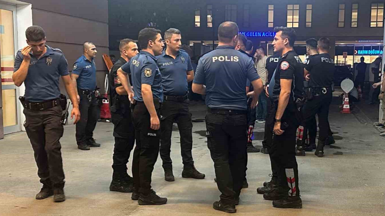 Hastanede bahçesinde bıçaklı kavga: 1’i ağır 2 yaralı