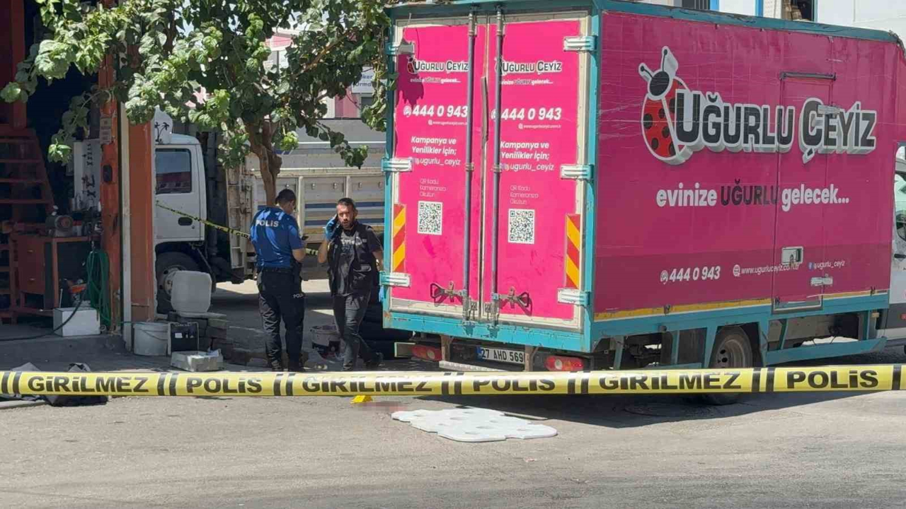 Kamyonetin altında kalan çocuk hayatını kaybetti