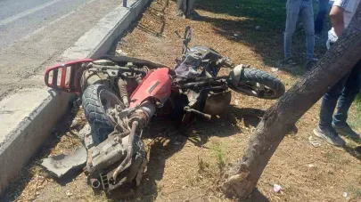 Minibüsle motosiklet çarpıştı: 1 ölü, 2 yaralı