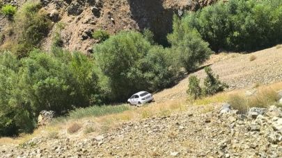 4 İtalyalının bulunduğu otomobil uçuruma yuvarlandı: 4 yaralı