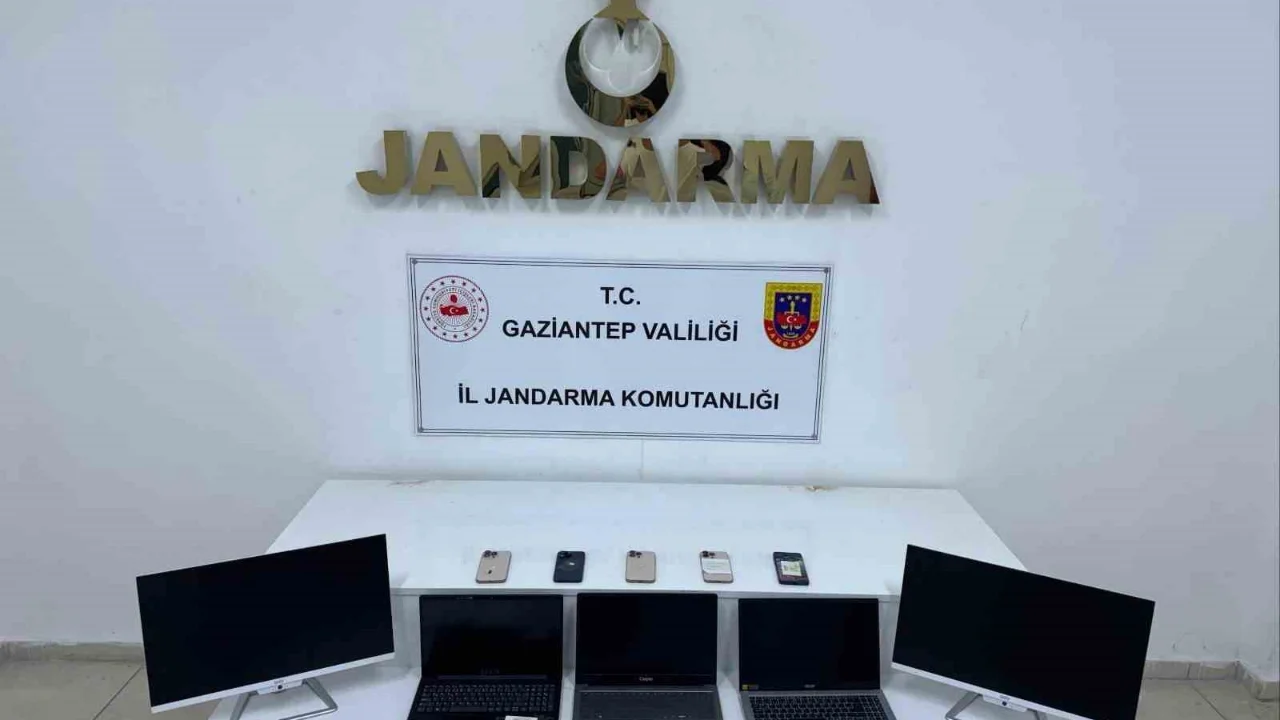Sahte belge düzenleyerek turizm sektöründe faaliyet gösteren çeteye operasyon: 3 gözaltı