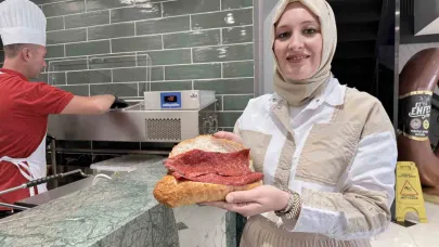 Tatilcilerin yeni gözdesi sucuk döner