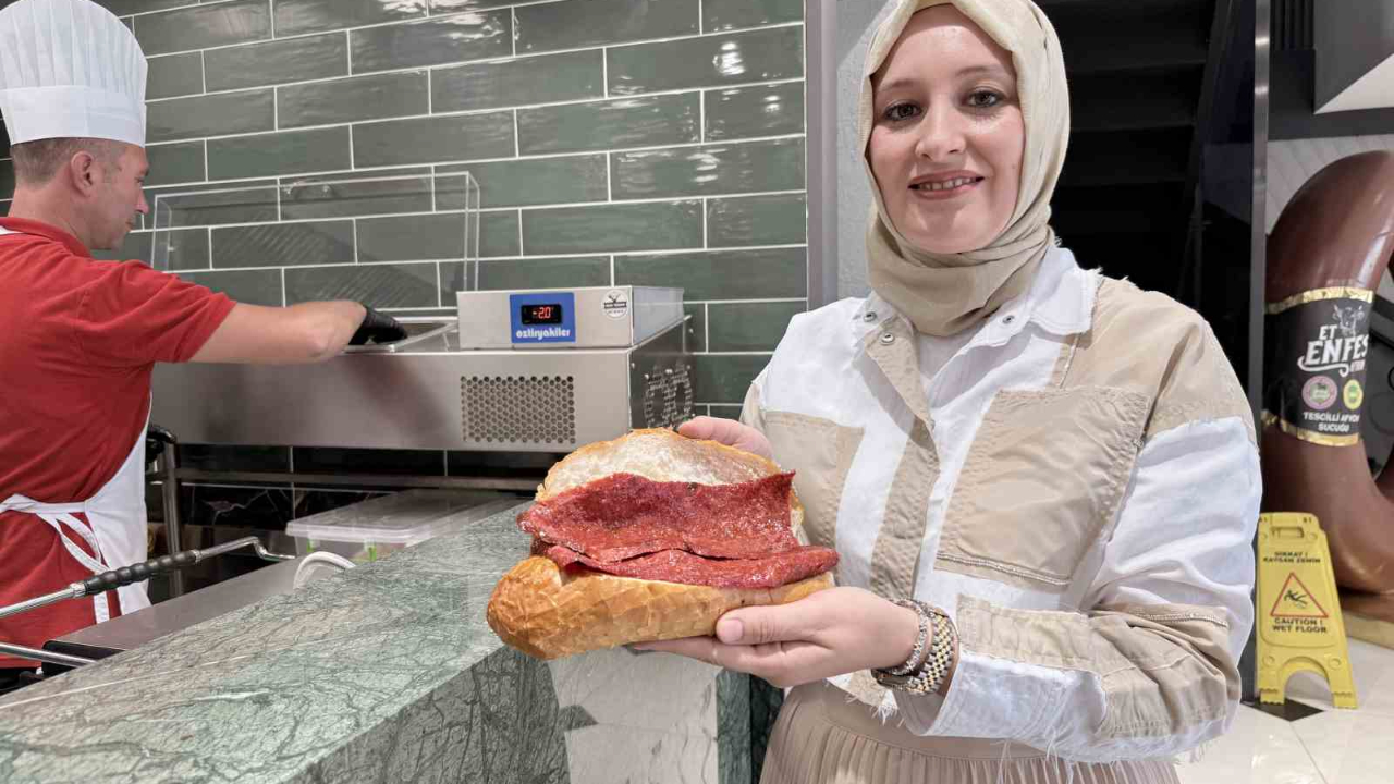 Tatilcilerin yeni gözdesi sucuk döner
