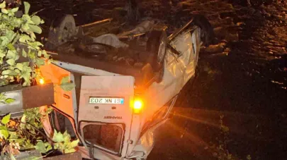 Minibüs dereye uçtu: 3 yaralı