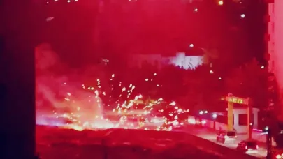 Havai fişek inşaat alanındaki malzemeleri tutuşturdu, düğün konvoyundakiler yangını söndürdü