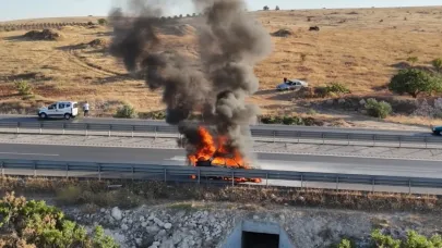 Şanlıurfa karayolundaki otomobil alev topuna döndü