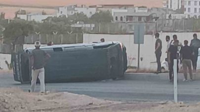 Minibüs yan yattı: 1 yaralı