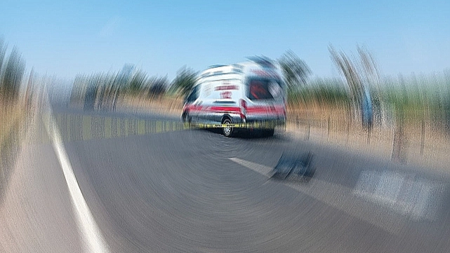 Şanlıurfa’da otomobil ile ticari otobüs çarpıştı