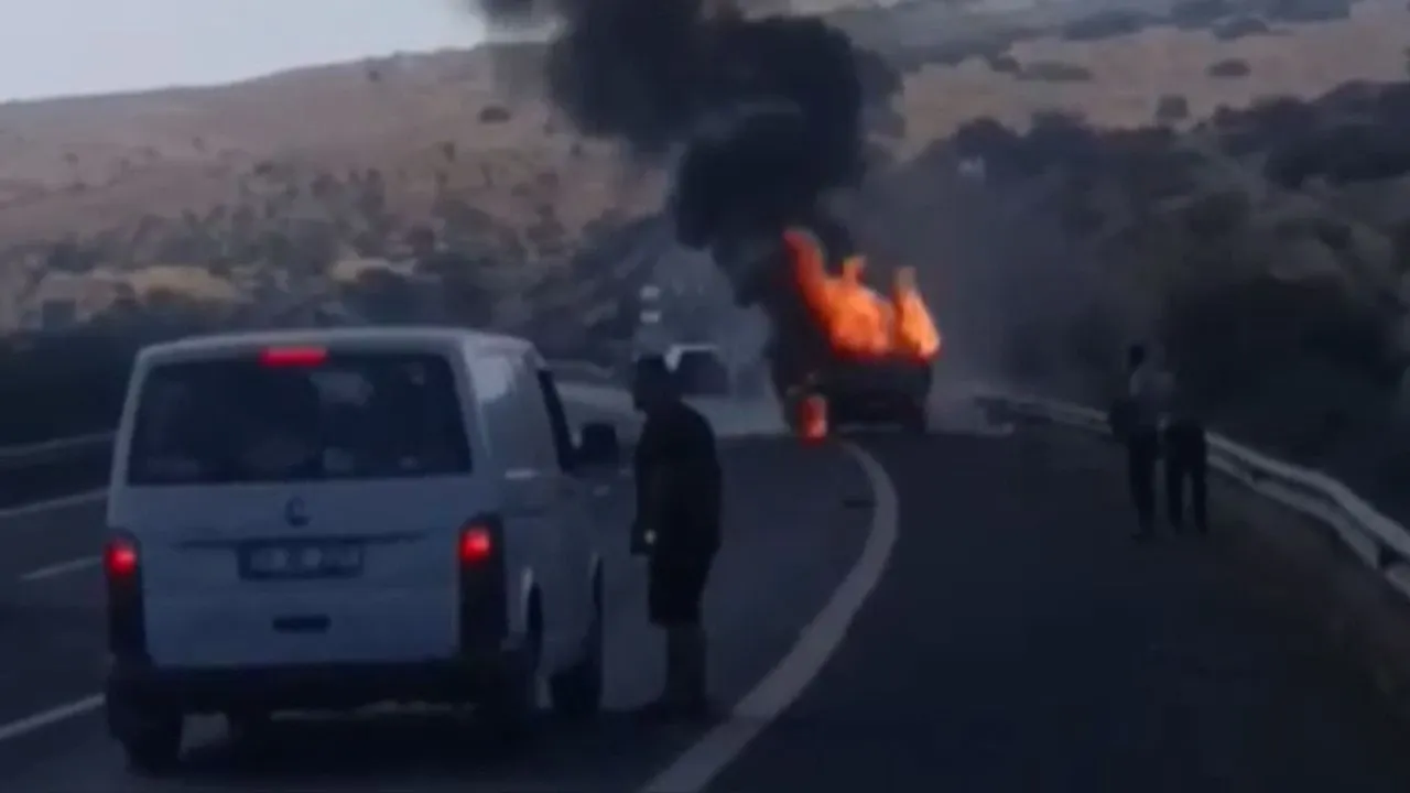 Seyir halindeki kamyonet alev topuna döndü: 1 yaralı