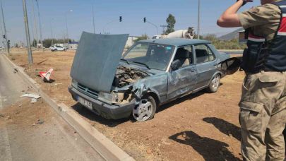 Tırla çarpışan Tofaş’taki 2 kişi yaralandı