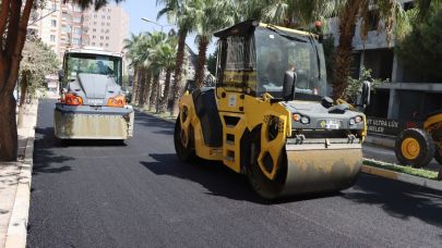 Karaköprü'de deforme olan yollar sıcak asfaltla yenileniyor