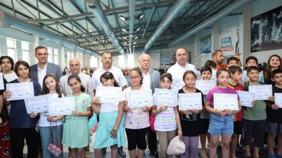 Karaköprü’de yüzmeyi öğrenen 250 çocuk sertifikalarını aldı