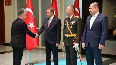 Vali Şıldak, makamında tebrikleri kabul etti