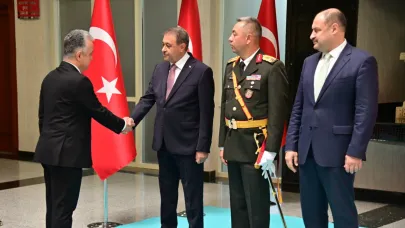 Vali Şıldak, makamında tebrikleri kabul etti