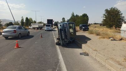 Hafif ticari araç ile kamyonet çarpıştı: Maddi hasar meydana geldi