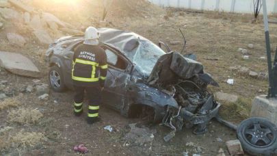 Takla atan otomobilde 2 kişi yaralandı