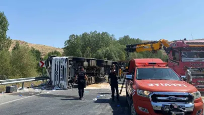 Kontrolden çıkan tır devrildi: 1 ağır yaralı