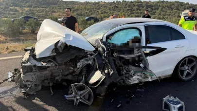 Tır ile çarpışan otomobilin sürücüsü genç avukat hayatını kaybetti