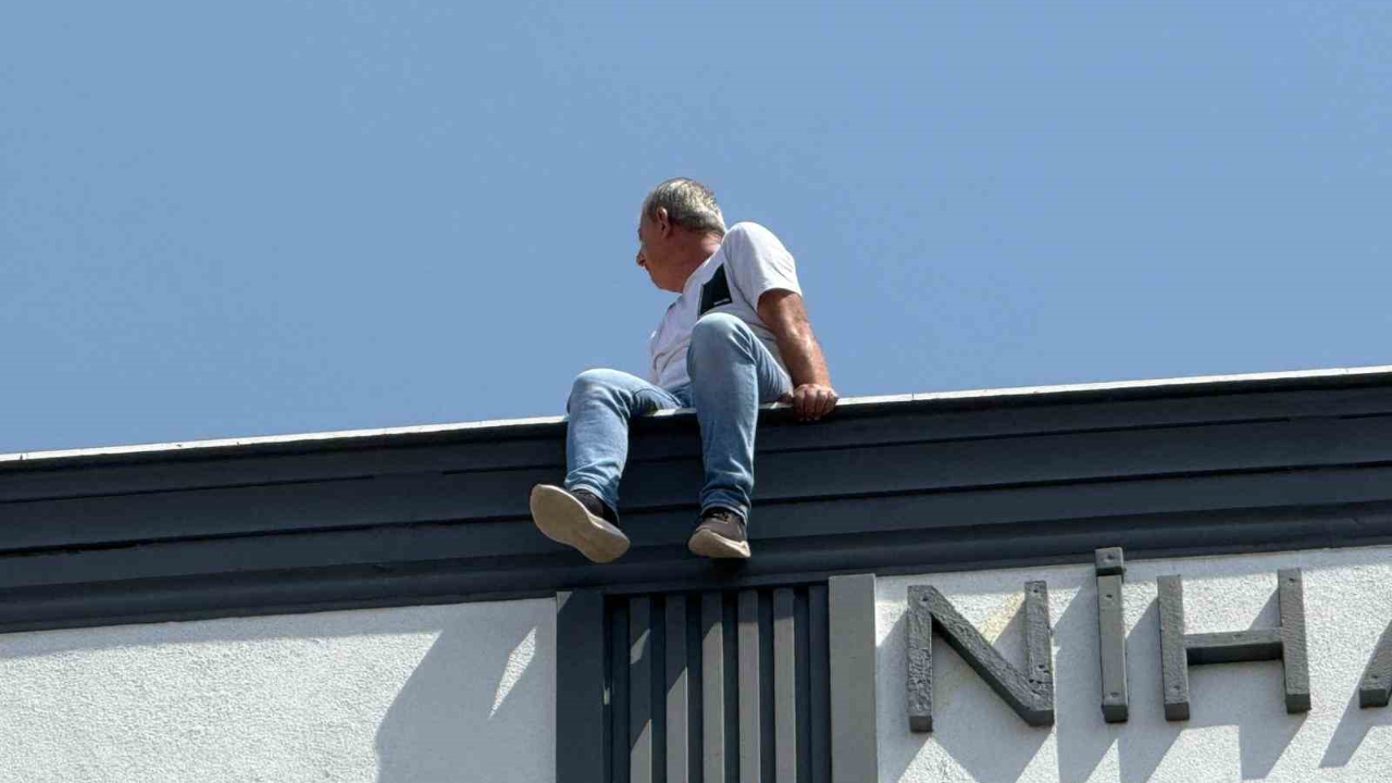 6’ncı kattan atlamak istedi, ailesi ve polisler ikna etti