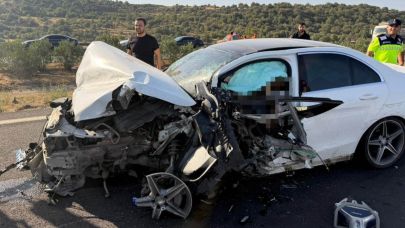 Tır ile çarpışan otomobilin sürücüsü genç avukat hayatını kaybetti