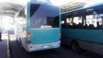 Özel halk otobüsünün önünü kestiler: Sürücüyü bıçakla yaraladılar