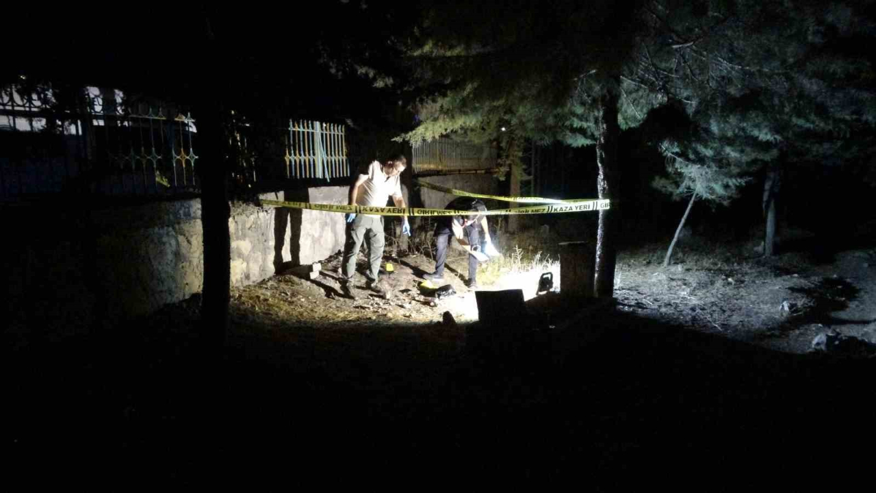 Bir kişi mezarlıkta kanlar içerisinde bulundu